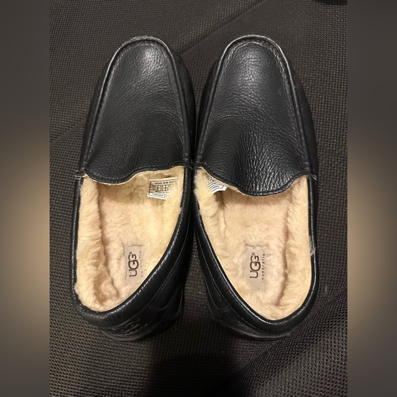 UGG Men’s Ascot Black Leather Slippers size 11 - Picture 1 of 5